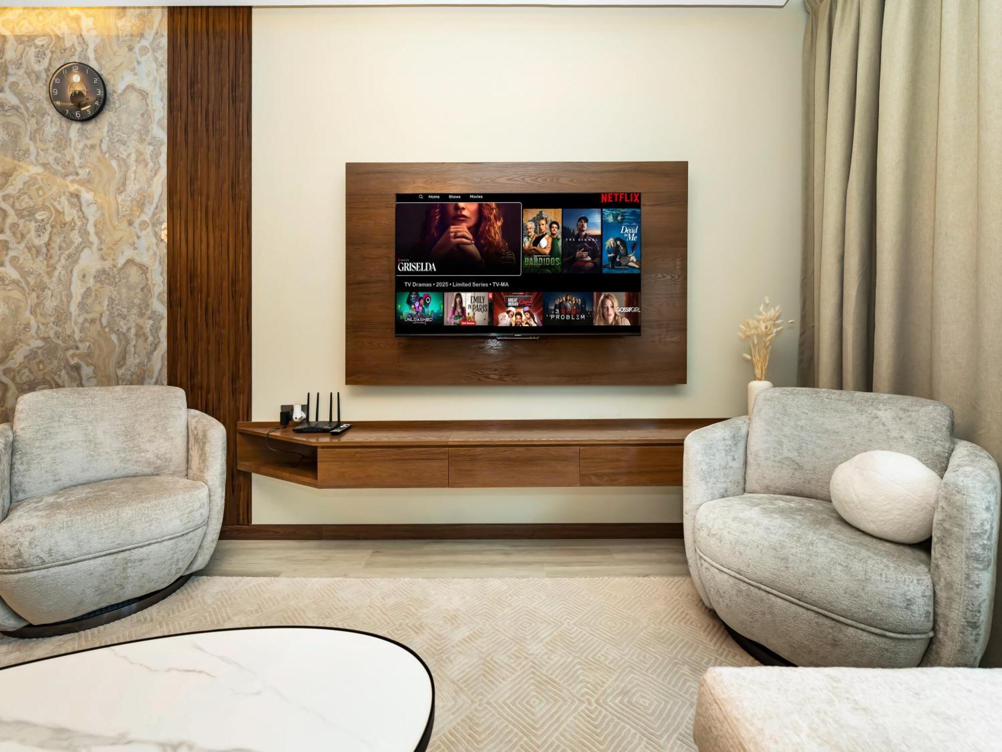 Stylish 1bhk Balcony With Canal View Near Shoba Metro Station Apartment Dubai