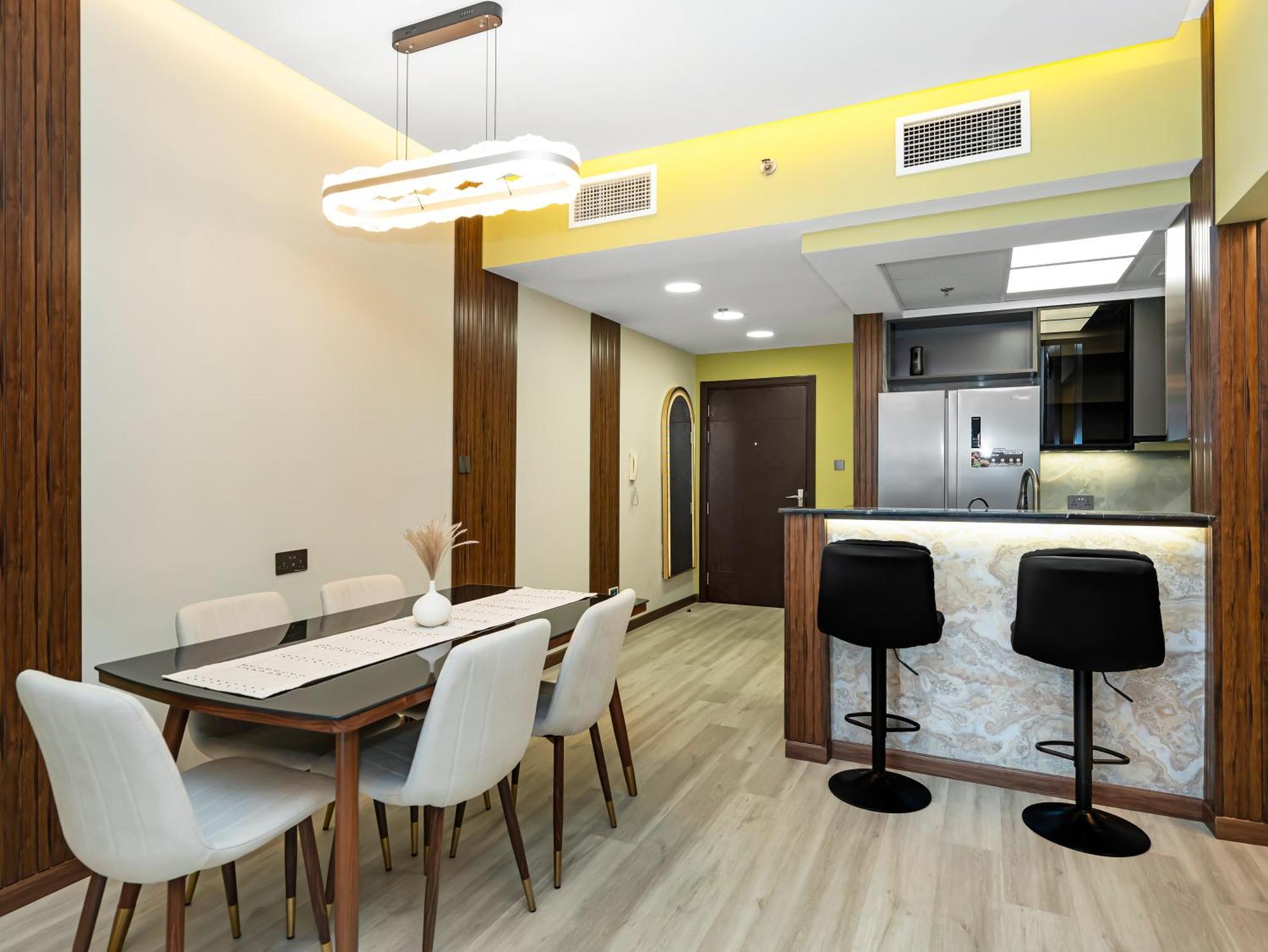 Stylish 1bhk Balcony With Canal View Near Shoba Metro Station Dubai