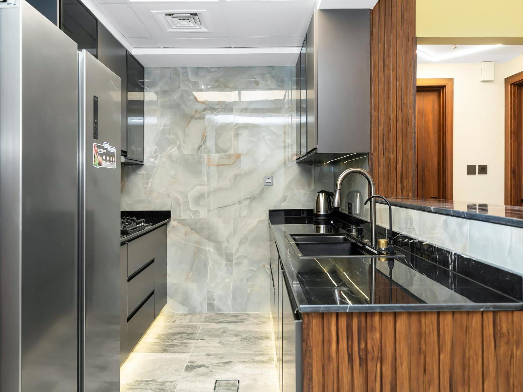 Stylish 1bhk Balcony With Canal View Near Shoba Metro Station Dubai