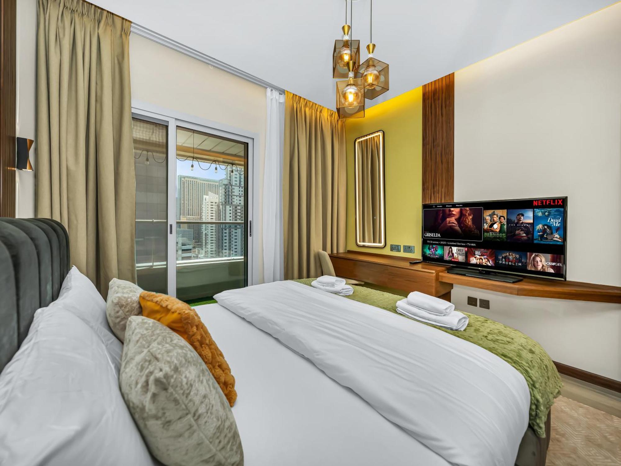 Stylish 1bhk Balcony With Canal View Near Shoba Metro Station Dubai