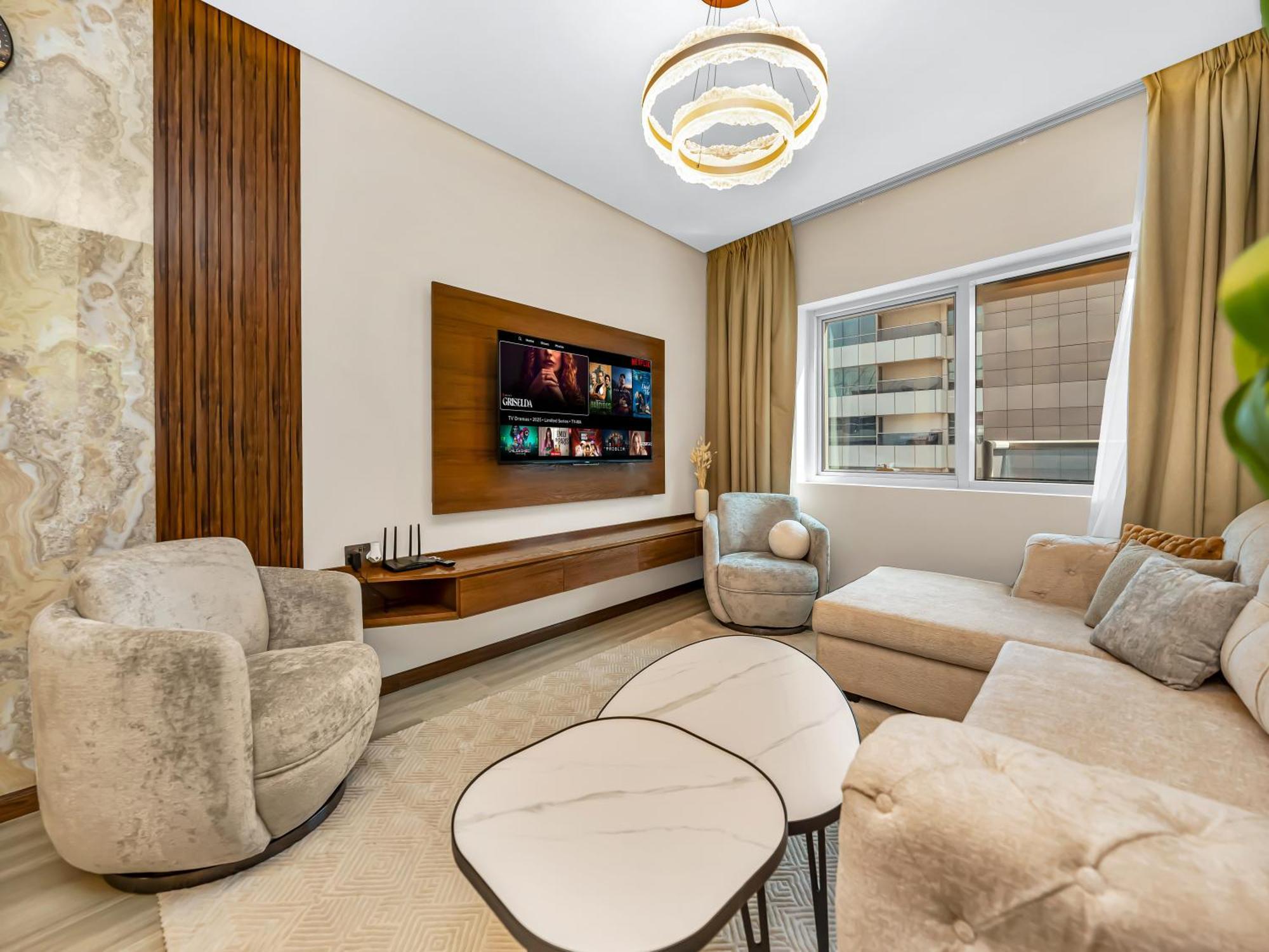 Stylish 1bhk Balcony With Canal View Near Shoba Metro Station * Dubai