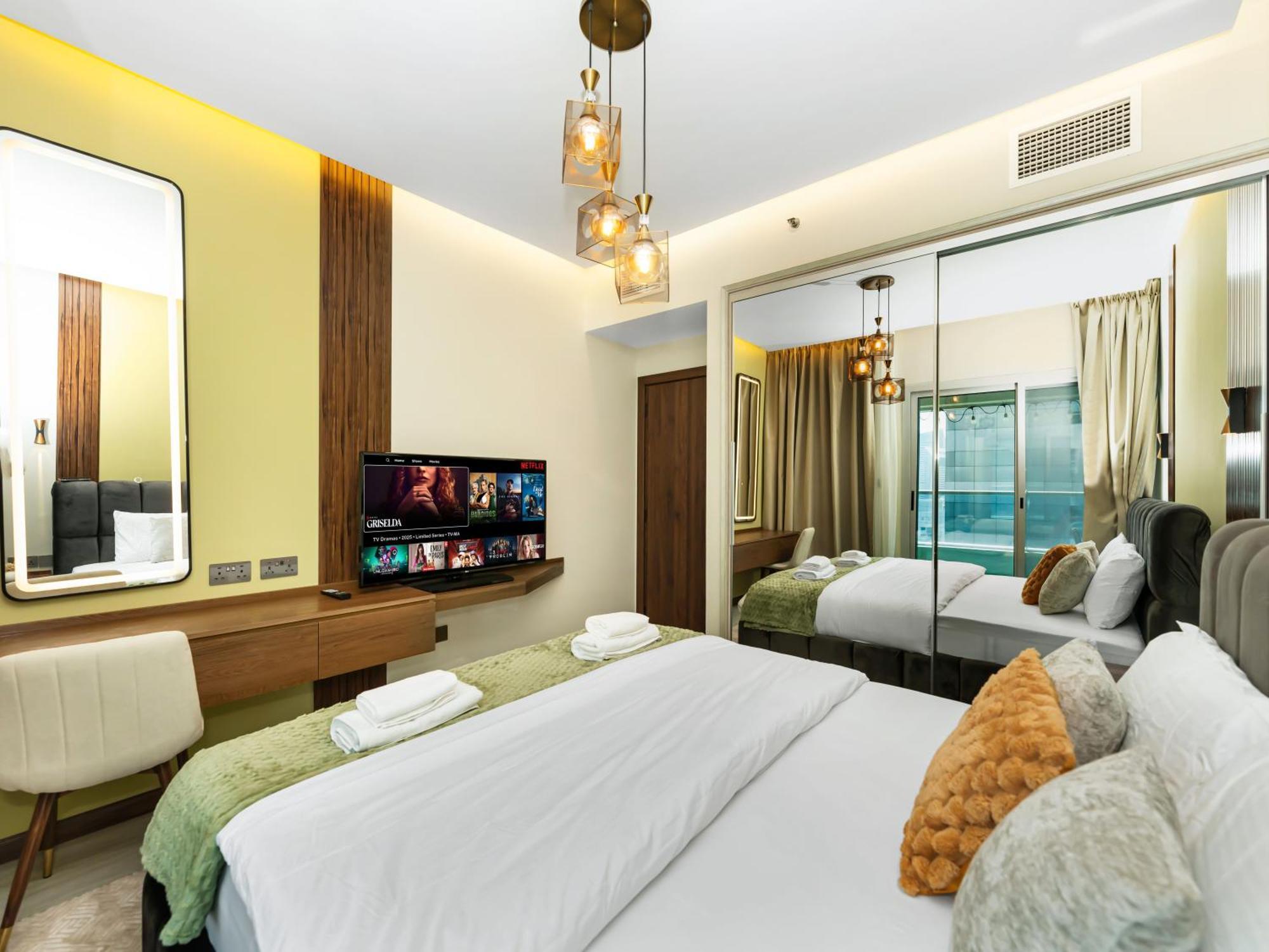 Stylish 1bhk Balcony With Canal View Near Shoba Metro Station *
